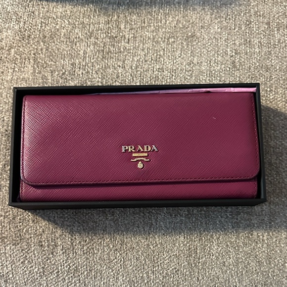 EUC with paperwork Prada Saffiano Metal Women's Dalia Wallet - Picture 1 of 15